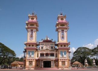 Khám phá vẻ đẹp tâm linh của chùa Cao Đài khi du lịch Phú Quốc Khám phá vẻ đẹp tâm linh của chùa Cao Đài khi du lịch Phú Quốc